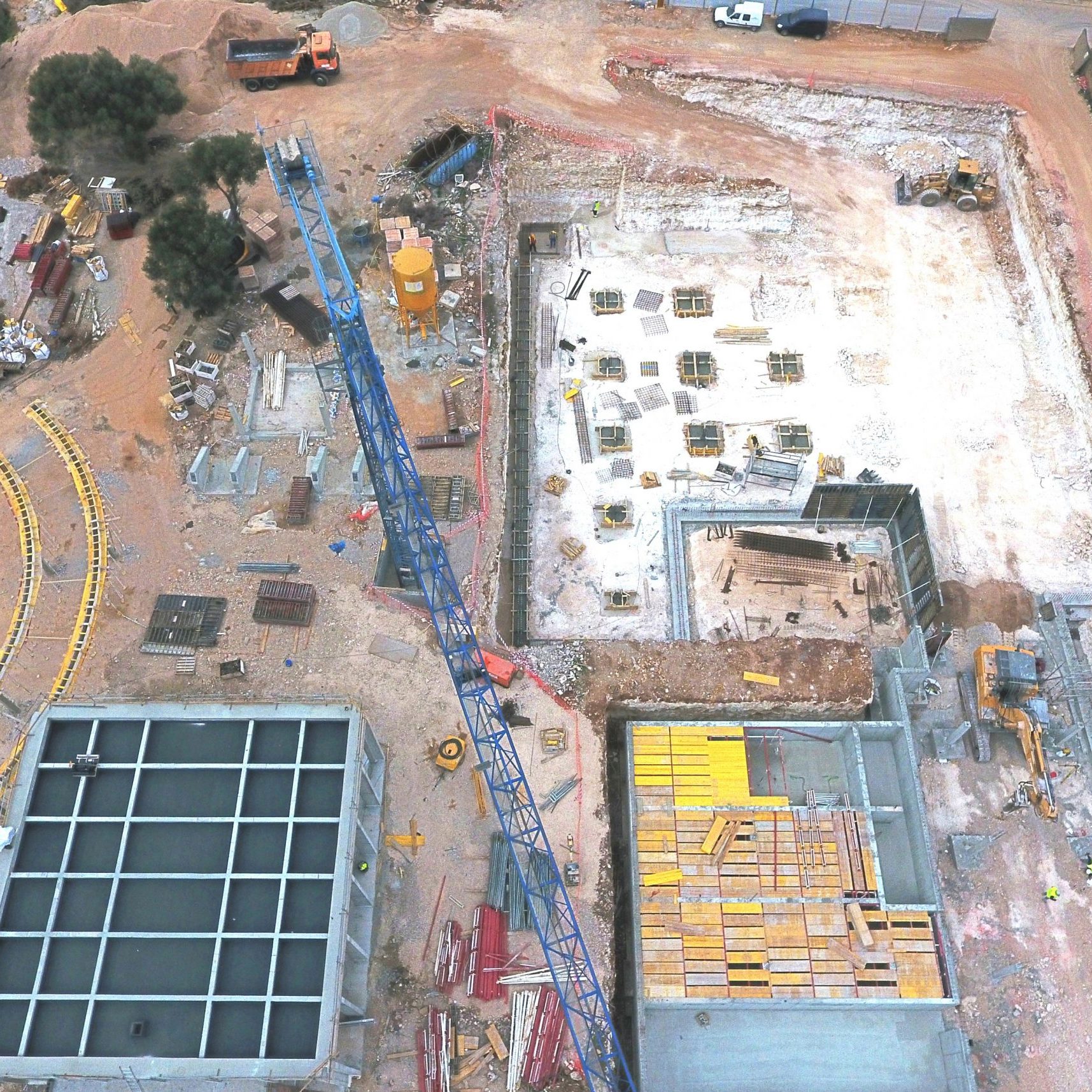 betonáž základových väzníkov